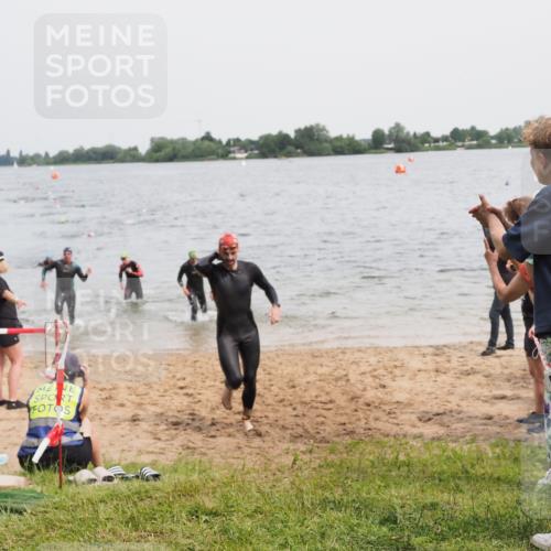 21.06.2025 - 27. Vierlanden-Triathlon MichiJ http://msf.ph/oto/8024456 15.06.2026 10:55:27 Schwimmen 639, 656, 661, 740 meine-sportfotos.de