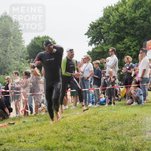 15.06.2025 - 27. Vierlanden-Triathlon KatJ http://msf.ph/oto/8024458 15.06.2025 10:57:52 Schwimmen 686, 705, 738, 774 meine-sportfotos.de