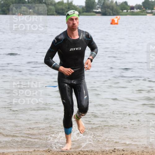 15.06.2025 - 27. Vierlanden-Triathlon Lena Gebhardt http://msf.ph/oto/8024465 15.06.2025 10:55:29 Schwimmen 639, 656, 661, 736, 740 meine-sportfotos.de