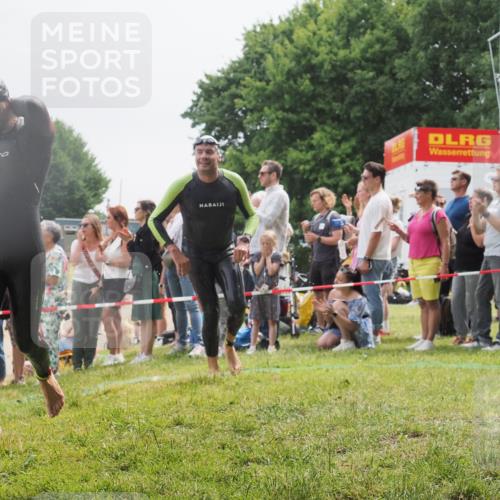 15.06.2025 - 27. Vierlanden-Triathlon KatJ http://msf.ph/oto/8024467 15.06.2025 10:57:52 Schwimmen 686, 705, 738, 774 meine-sportfotos.de