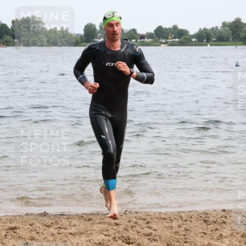 15.06.2025 - 27. Vierlanden-Triathlon Lena Gebhardt http://msf.ph/oto/8024471 15.06.2025 10:55:30 Schwimmen 639, 656, 736, 740 meine-sportfotos.de