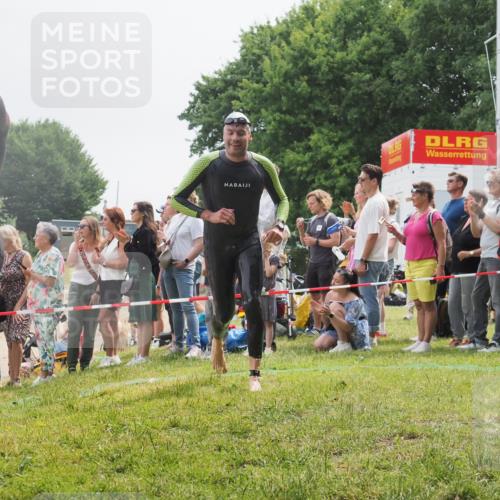 15.06.2025 - 27. Vierlanden-Triathlon KatJ http://msf.ph/oto/8024478 15.06.2025 10:57:52 Schwimmen 686, 705, 738, 774 meine-sportfotos.de