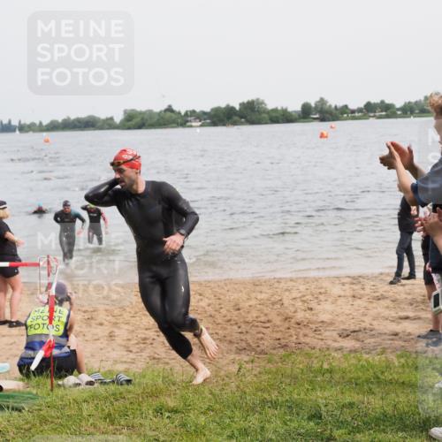 21.06.2025 - 27. Vierlanden-Triathlon MichiJ http://msf.ph/oto/8024503 15.06.2026 10:55:28 Schwimmen 639, 656, 661, 740 meine-sportfotos.de