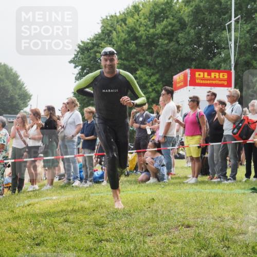 15.06.2025 - 27. Vierlanden-Triathlon KatJ http://msf.ph/oto/8024504 15.06.2025 10:57:53 Schwimmen 686, 705, 738, 774 meine-sportfotos.de