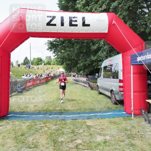 21.06.2025 - 27. Vierlanden-Triathlon MichiJ http://msf.ph/oto/8024513 15.06.2026 11:52:30 Ziel 556 meine-sportfotos.de