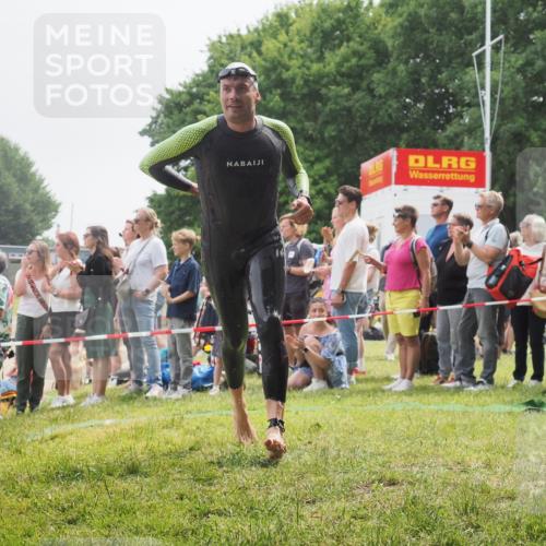 15.06.2025 - 27. Vierlanden-Triathlon KatJ http://msf.ph/oto/8024515 15.06.2025 10:57:53 Schwimmen 686, 705, 738, 774 meine-sportfotos.de