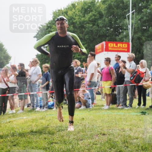 15.06.2025 - 27. Vierlanden-Triathlon KatJ http://msf.ph/oto/8024520 15.06.2025 10:57:53 Schwimmen 686, 705, 738, 774 meine-sportfotos.de