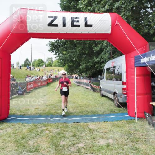 21.06.2025 - 27. Vierlanden-Triathlon MichiJ http://msf.ph/oto/8024550 15.06.2026 11:52:31 Ziel 556 meine-sportfotos.de