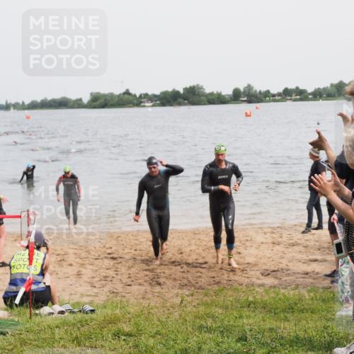 21.06.2025 - 27. Vierlanden-Triathlon MichiJ http://msf.ph/oto/8024551 15.06.2026 10:55:32 Schwimmen 639, 656, 736, 740 meine-sportfotos.de