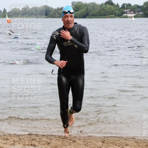 15.06.2025 - 27. Vierlanden-Triathlon Lena Gebhardt http://msf.ph/oto/8024562 15.06.2025 10:55:40 Schwimmen 639, 656, 712, 736 meine-sportfotos.de