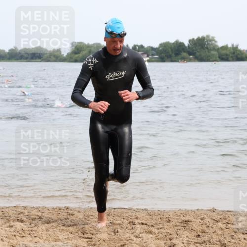 15.06.2025 - 27. Vierlanden-Triathlon Lena Gebhardt http://msf.ph/oto/8024576 15.06.2025 10:55:41 Schwimmen 639, 656, 712, 736 meine-sportfotos.de