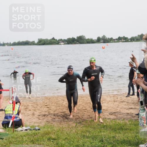 21.06.2025 - 27. Vierlanden-Triathlon MichiJ http://msf.ph/oto/8024583 15.06.2026 10:55:32 Schwimmen 639, 656, 736, 740 meine-sportfotos.de