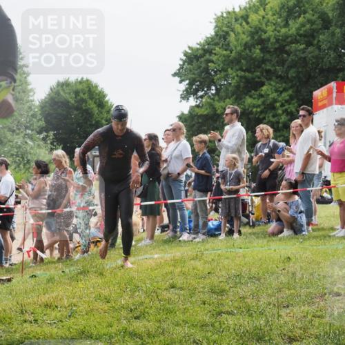 15.06.2025 - 27. Vierlanden-Triathlon KatJ http://msf.ph/oto/8024614 15.06.2025 10:57:59 Schwimmen 647, 686, 705, 738, 774 meine-sportfotos.de