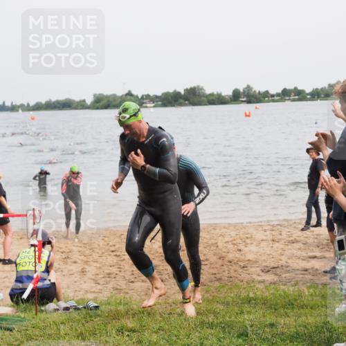 21.06.2025 - 27. Vierlanden-Triathlon MichiJ http://msf.ph/oto/8024625 15.06.2026 10:55:33 Schwimmen 639, 656, 736, 740 meine-sportfotos.de