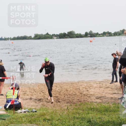 21.06.2025 - 27. Vierlanden-Triathlon MichiJ http://msf.ph/oto/8024667 15.06.2026 10:55:36 Schwimmen 639, 656, 712, 736 meine-sportfotos.de