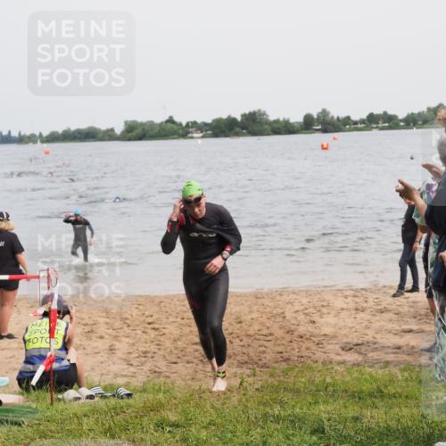 21.06.2025 - 27. Vierlanden-Triathlon MichiJ http://msf.ph/oto/8024698 15.06.2026 10:55:37 Schwimmen 639, 656, 712, 736 meine-sportfotos.de