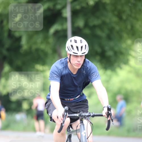 15.06.2025 - 7 Türme Triathlon Yannick Fuchs http://msf.ph/oto/8024700 15.06.2025 13:37:55 Radfahren 944, 972 meine-sportfotos.de