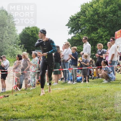 15.06.2025 - 27. Vierlanden-Triathlon KatJ http://msf.ph/oto/8024709 15.06.2025 10:58:04 Schwimmen 640, 647, 705, 738 meine-sportfotos.de