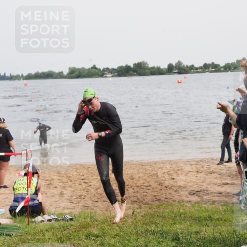 21.06.2025 - 27. Vierlanden-Triathlon MichiJ http://msf.ph/oto/8024711 15.06.2026 10:55:38 Schwimmen 639, 656, 712, 736 meine-sportfotos.de