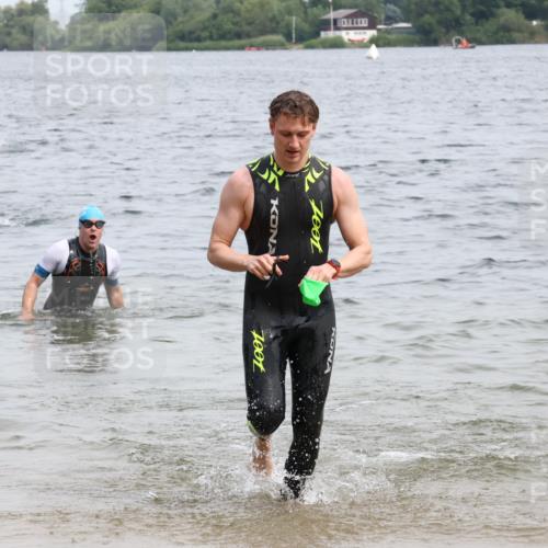 15.06.2025 - 27. Vierlanden-Triathlon Lena Gebhardt http://msf.ph/oto/8024717 15.06.2025 10:56:09 Schwimmen 702, 716, 730, 733 meine-sportfotos.de