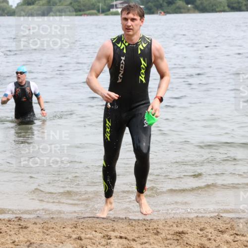 15.06.2025 - 27. Vierlanden-Triathlon Lena Gebhardt http://msf.ph/oto/8024733 15.06.2025 10:56:10 Schwimmen 702, 716, 730, 733 meine-sportfotos.de