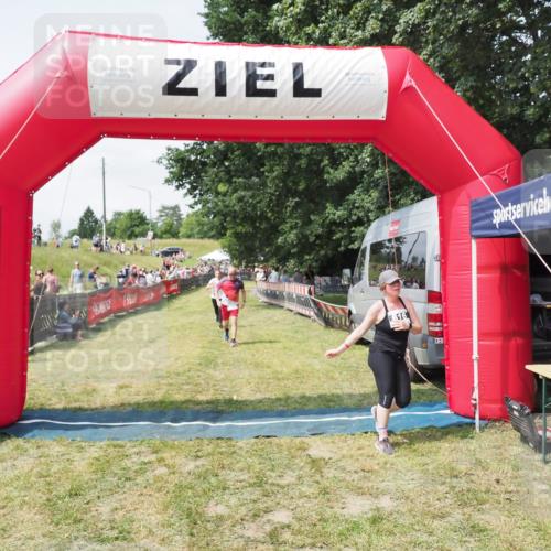 21.06.2025 - 27. Vierlanden-Triathlon MichiJ http://msf.ph/oto/8024738 15.06.2026 11:52:51 Ziel 459, 593, 616 meine-sportfotos.de