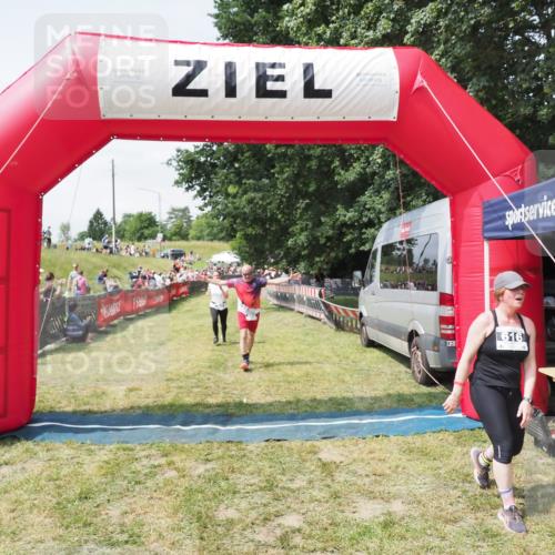 21.06.2025 - 27. Vierlanden-Triathlon MichiJ http://msf.ph/oto/8024775 15.06.2026 11:52:52 Ziel 459, 593, 616 meine-sportfotos.de