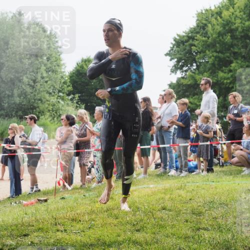 15.06.2025 - 27. Vierlanden-Triathlon KatJ http://msf.ph/oto/8024781 15.06.2025 10:58:05 Schwimmen 640, 647, 705, 738 meine-sportfotos.de