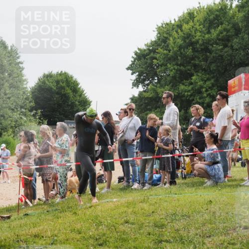 15.06.2025 - 27. Vierlanden-Triathlon KatJ http://msf.ph/oto/8024795 15.06.2025 10:58:07 Schwimmen 640, 647, 705, 762 meine-sportfotos.de