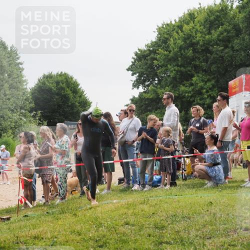 15.06.2025 - 27. Vierlanden-Triathlon KatJ http://msf.ph/oto/8024803 15.06.2025 10:58:07 Schwimmen 640, 647, 705, 762 meine-sportfotos.de