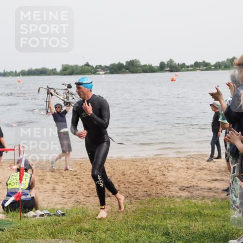 21.06.2025 - 27. Vierlanden-Triathlon MichiJ http://msf.ph/oto/8024809 15.06.2026 10:55:44 Schwimmen 712, 736 meine-sportfotos.de
