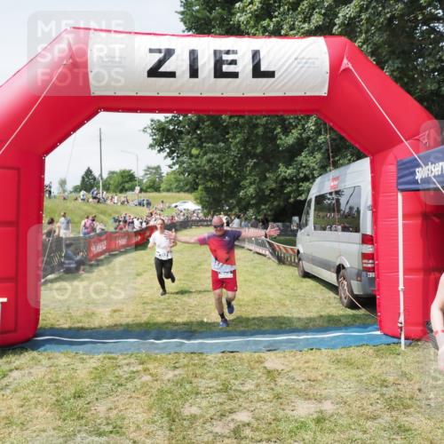 21.06.2025 - 27. Vierlanden-Triathlon MichiJ http://msf.ph/oto/8024813 15.06.2026 11:52:53 Ziel 459, 593, 616 meine-sportfotos.de