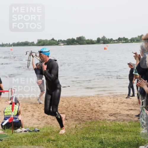 21.06.2025 - 27. Vierlanden-Triathlon MichiJ http://msf.ph/oto/8024817 15.06.2026 10:55:44 Schwimmen 712, 736 meine-sportfotos.de