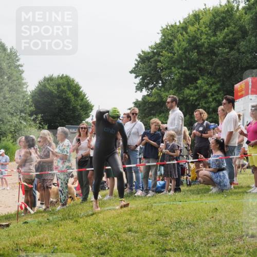 15.06.2025 - 27. Vierlanden-Triathlon KatJ http://msf.ph/oto/8024818 15.06.2025 10:58:08 Schwimmen 640, 647, 705, 762 meine-sportfotos.de
