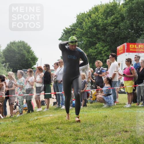 15.06.2025 - 27. Vierlanden-Triathlon KatJ http://msf.ph/oto/8024843 15.06.2025 10:58:09 Schwimmen 640, 647, 762 meine-sportfotos.de
