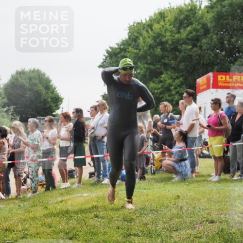 15.06.2025 - 27. Vierlanden-Triathlon KatJ http://msf.ph/oto/8024849 15.06.2025 10:58:09 Schwimmen 640, 647, 762 meine-sportfotos.de