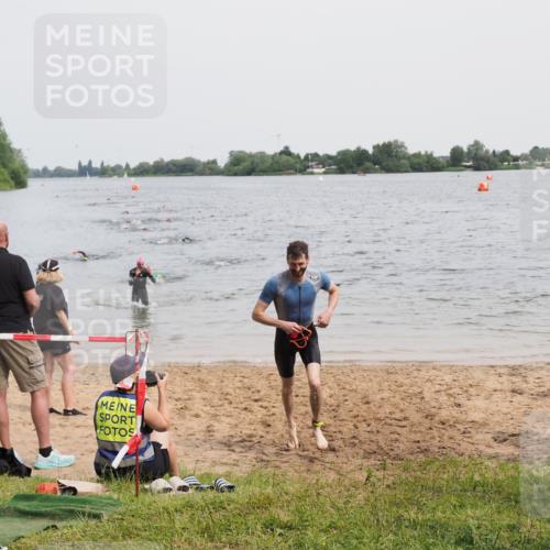 21.06.2025 - 27. Vierlanden-Triathlon MichiJ http://msf.ph/oto/8024851 15.06.2026 10:55:57 Schwimmen 683, 733 meine-sportfotos.de