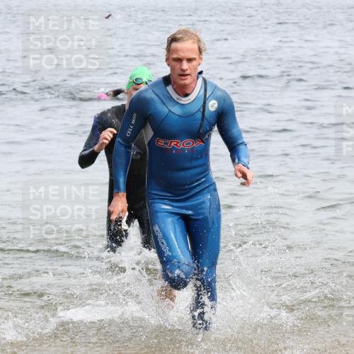 15.06.2025 - 27. Vierlanden-Triathlon Lena Gebhardt http://msf.ph/oto/8024858 15.06.2025 10:56:27 Schwimmen 716, 730, 764, 771 meine-sportfotos.de