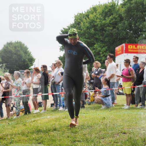 15.06.2025 - 27. Vierlanden-Triathlon KatJ http://msf.ph/oto/8024859 15.06.2025 10:58:10 Schwimmen 640, 647, 762 meine-sportfotos.de