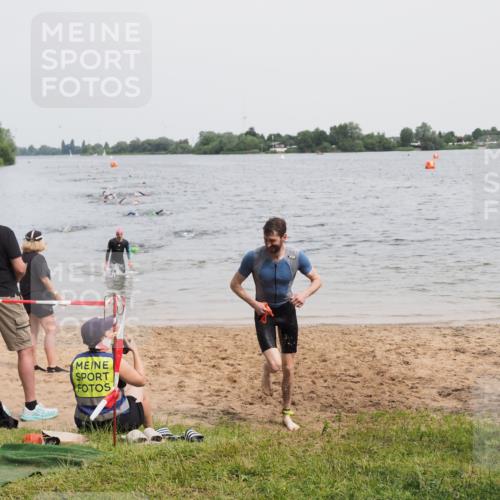 21.06.2025 - 27. Vierlanden-Triathlon MichiJ http://msf.ph/oto/8024861 15.06.2026 10:55:57 Schwimmen 683, 733 meine-sportfotos.de