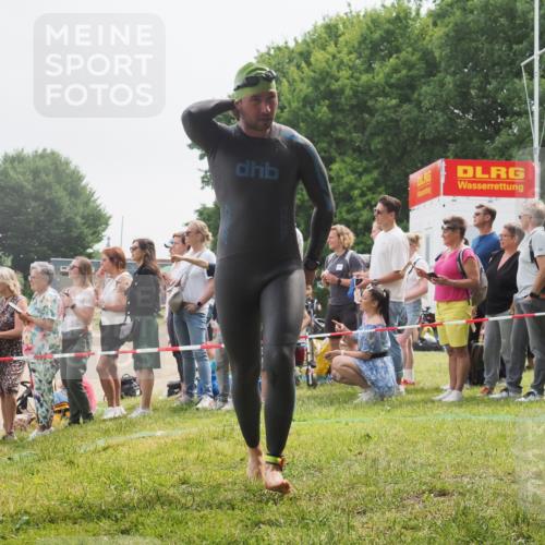 15.06.2025 - 27. Vierlanden-Triathlon KatJ http://msf.ph/oto/8024872 15.06.2025 10:58:10 Schwimmen 640, 647, 762 meine-sportfotos.de