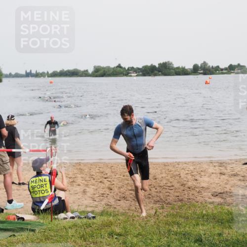 21.06.2025 - 27. Vierlanden-Triathlon MichiJ http://msf.ph/oto/8024873 15.06.2026 10:55:57 Schwimmen 683, 733 meine-sportfotos.de