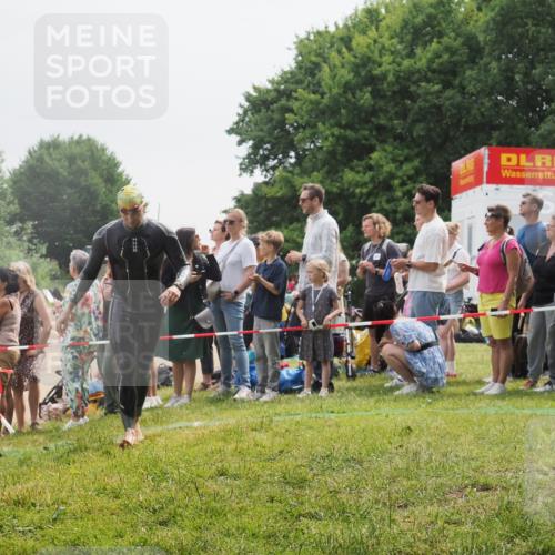 15.06.2025 - 27. Vierlanden-Triathlon KatJ http://msf.ph/oto/8024879 15.06.2025 10:58:13 Schwimmen 640, 762, 769 meine-sportfotos.de