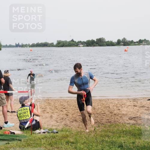 21.06.2025 - 27. Vierlanden-Triathlon MichiJ http://msf.ph/oto/8024880 15.06.2026 10:55:57 Schwimmen 683, 733 meine-sportfotos.de