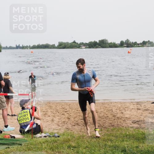 21.06.2025 - 27. Vierlanden-Triathlon MichiJ http://msf.ph/oto/8024889 15.06.2026 10:55:58 Schwimmen 683, 733 meine-sportfotos.de