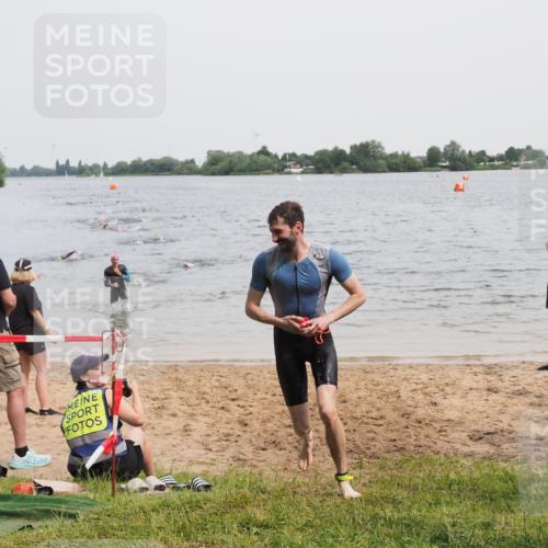 21.06.2025 - 27. Vierlanden-Triathlon MichiJ http://msf.ph/oto/8024898 15.06.2026 10:55:58 Schwimmen 683, 733 meine-sportfotos.de