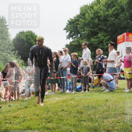 15.06.2025 - 27. Vierlanden-Triathlon KatJ http://msf.ph/oto/8024901 15.06.2025 10:58:14 Schwimmen 640, 762, 769 meine-sportfotos.de