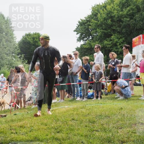 15.06.2025 - 27. Vierlanden-Triathlon KatJ http://msf.ph/oto/8024921 15.06.2025 10:58:14 Schwimmen 640, 762, 769 meine-sportfotos.de