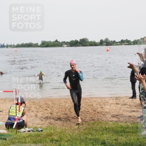 21.06.2025 - 27. Vierlanden-Triathlon MichiJ http://msf.ph/oto/8024931 15.06.2026 10:56:05 Schwimmen 702, 733 meine-sportfotos.de