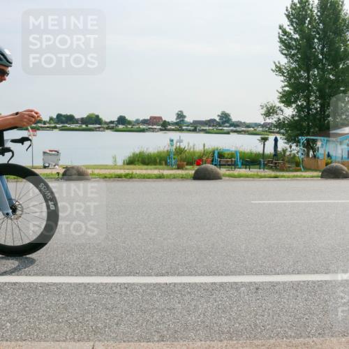 15.06.2025 - 27. Vierlanden-Triathlon H.Heesch http://msf.ph/oto/8024942 15.06.2025 09:57:58 Radfahren 121 meine-sportfotos.de